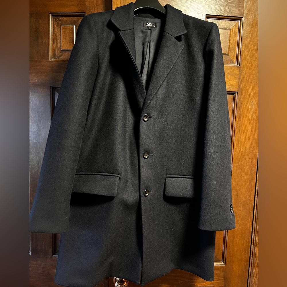 Men’s navy blue car coat, 3 button, 80% wool, great shape